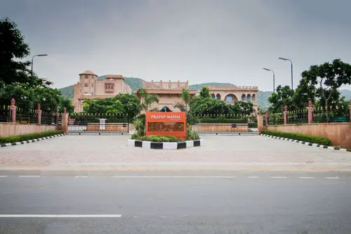Taj Pratap Mahal, Pushkar - Overview - Facade 9