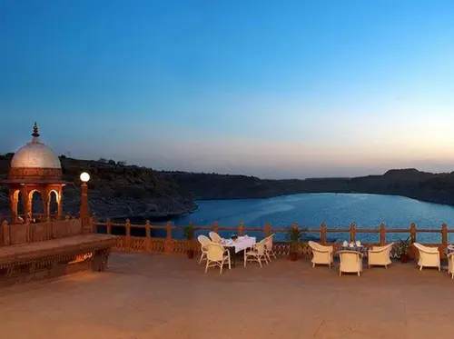 WelcomHeritage Bal Samand Lake Palace - Overview - Facade 30