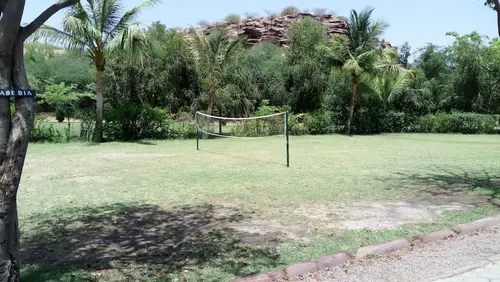 WelcomHeritage Bal Samand Lake Palace - Overview - Outdoors 17