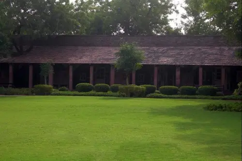 WelcomHeritage Bal Samand Lake Palace - Overview - Outdoors 6