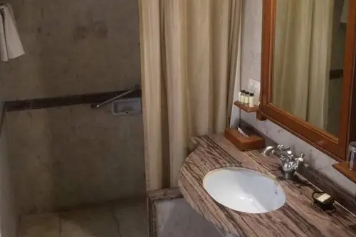 WelcomHeritage Bal Samand Lake Palace - Rooms - Washroom 37