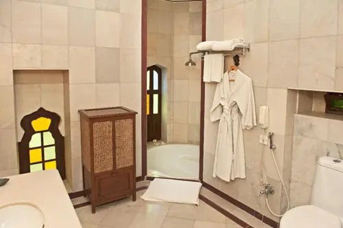WelcomHeritage Bal Samand Lake Palace - Rooms - Washroom 39