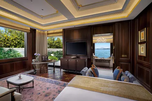 The Leela Palace Udaipur - Rooms - 855 Sqft 79 Sqmt Lake View King Bed 1