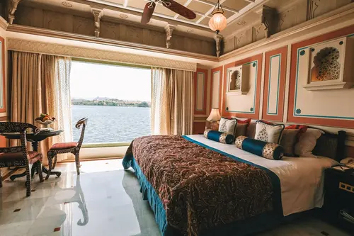 Taj Lake Palace, Udaipur - Rooms - 452 Sqft 42 Sqmt Lake View King Bed 59