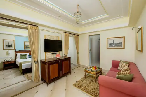 Taj Fateh Prakash Palace, Udaipur - Rooms - 355 Sqft 33 Sqmt Palace View King Bed 44