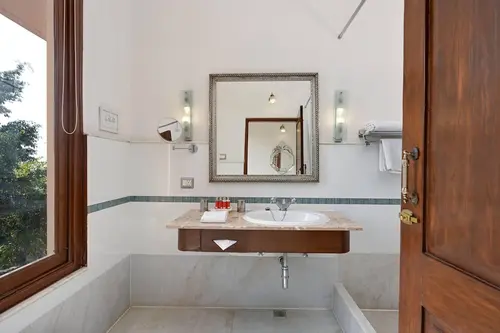 Fateh Garh, Udaipur - Rooms - 352 Sqft 33 Sqmt Mountain View Double Bed 9