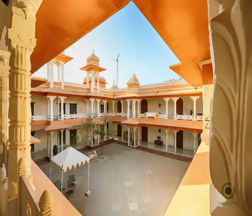 Fateh Garh, Udaipur - Rooms - 440 Sqft 41 Sqmt Mountain View King Bed 26