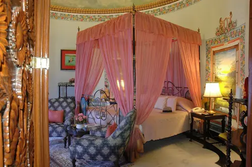 Shiv Niwas Palace, Udaipur - Rooms - 1000 Sqft 93 Sqmt Lake View King Bed 24