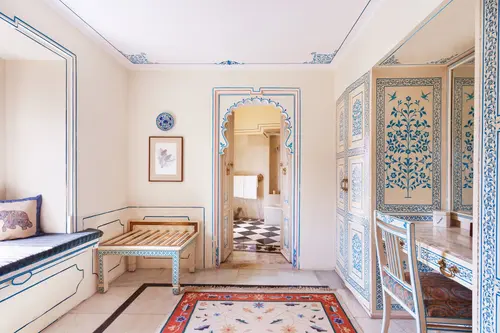 Shiv Niwas Palace, Udaipur - Rooms - 1200 Sqft 111 Sqmt Mountain View King Bed 2