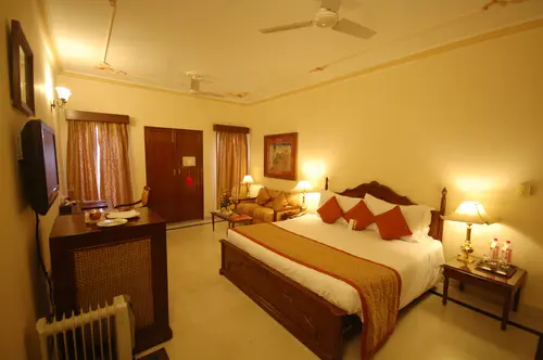 Shiv Niwas Palace, Udaipur - Rooms - 375 Sqft 35 Sqmt City View King Bed 34