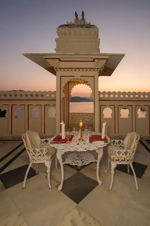 Shiv Niwas Palace, Udaipur - Rooms - 650 Sqft 60 Sqmt Lake View King Bed 30
