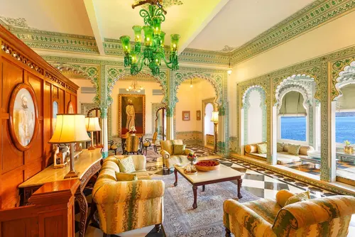 Shiv Niwas Palace, Udaipur - Rooms - 700 Sqft 65 Sqmt Lake View Queenbed 42