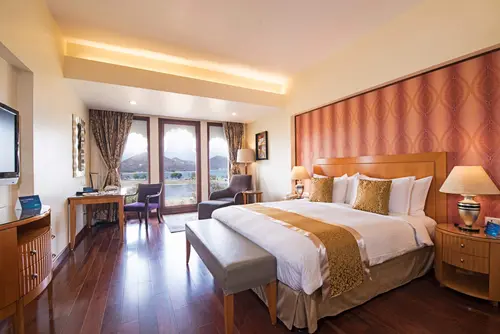 Radisson Blu Palace Resort & Spa, Udaipur - Rooms - 380 Sqft 35 Sqmt Lake View King Bed 41