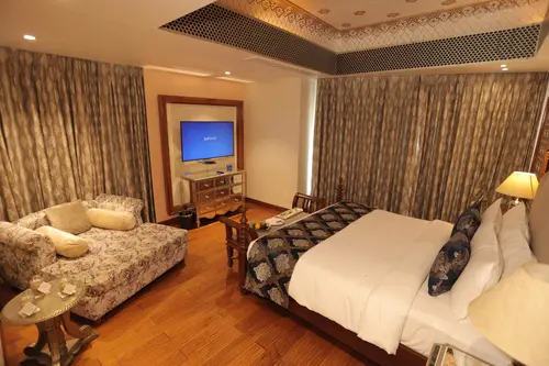 Radisson Blu Palace Resort & Spa, Udaipur - Rooms - 700 Sqft 65 Sqmt Garden View King Bed 1