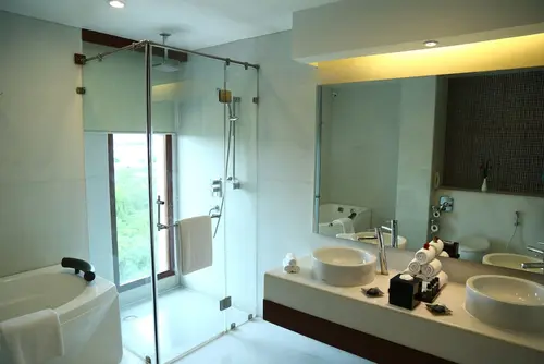 Radisson Blu Palace Resort & Spa, Udaipur - Rooms - 829 Sqft 77 Sqmt Kingbed 24