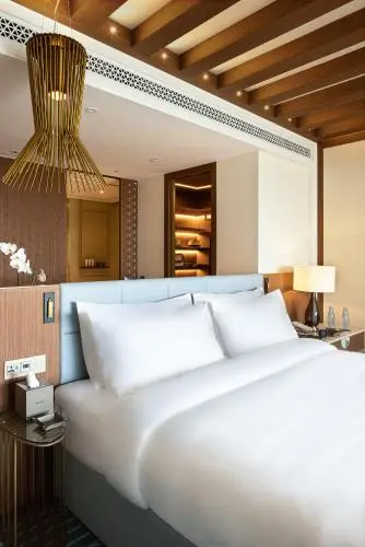 Jumeirah Gulf of Bahrain Resort & Spa - Rooms - 474 Sqft 44 Sqmt Swimming Pool View King Beds 36