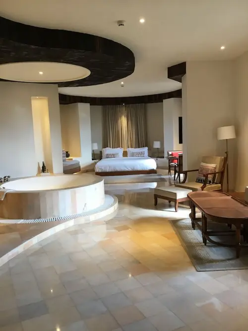 Alila Fort Bishangarh - Rooms - 915 Sqft 85 Sqmt Countryside View King Bed 78