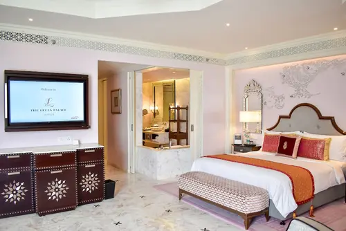 The Leela Palace Jaipur - Rooms - 463 Sqft 43 Sqmt Swimming Pool View King Bed 35